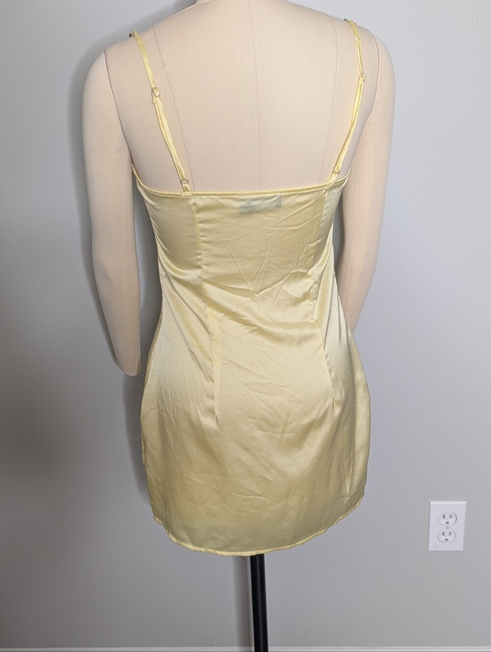 PrettyLittleThing Lemon Yellow Satin Shift Dress with Floral Embroidery Size 4 - Picture 3 of 10